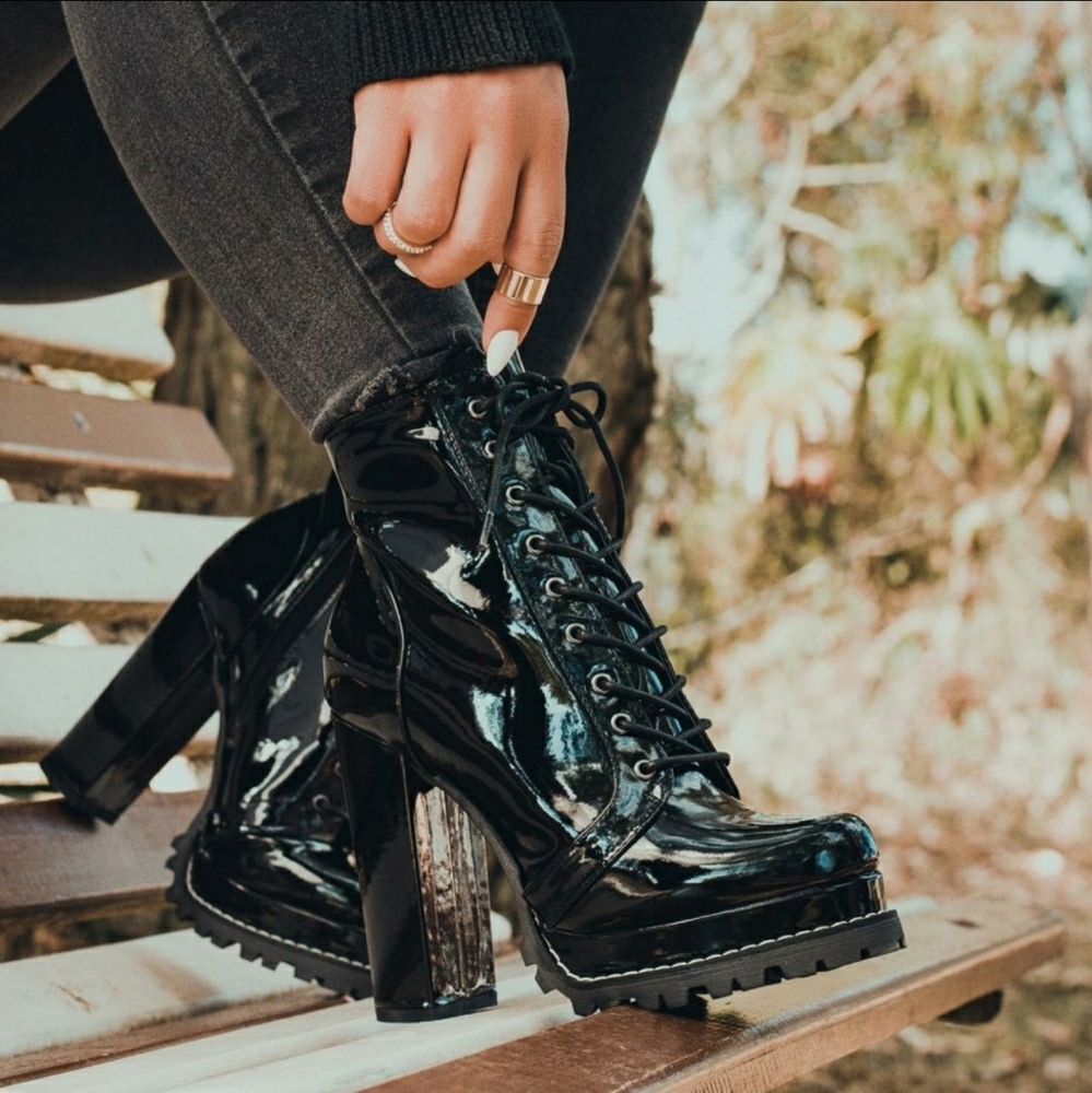 𝙇𝙖𝙨𝙩 𝙎𝙞𝙯 10🥇🖤Patent Lug Sole Lace Up Platform Boot - BLACK - Picture 15 of 16